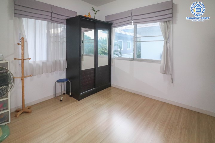 *****บ้านมือเดี่ยวมือสองย่านนนทบุรี ม.วิลล่าการ์เด้น3 บางกรวย-ไทรน้อย หลังมุม เนื้อที่ 66.7 ตร.ว. ฟังก์ชัน 3 ห้องนอน 3 ห้องน้ำ จอดรถได้ 2 คัน บรรยากาศเป็นส่วนตัว หน้าบ้านไม่ชนใคร บนทำเลศักยภาพ ใกล้เซ็นทรัลเวสต์เกต เชื่อมต่อหลายเส้นทาง ถ.รัตนาธิเบศร์, ถ.กาญจนาภิเษก และราชพฤกษ์ และรถไฟฟ้า "สถานีบางพลู"